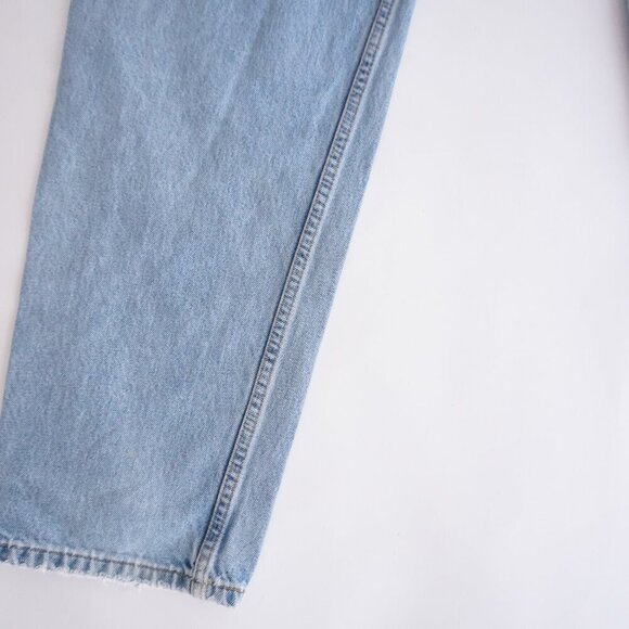 Vintage '90s Levi's 550 Relax Fit Light Wash 100% Cotton 36X34 Button Code 748 - Picture 11 of 16